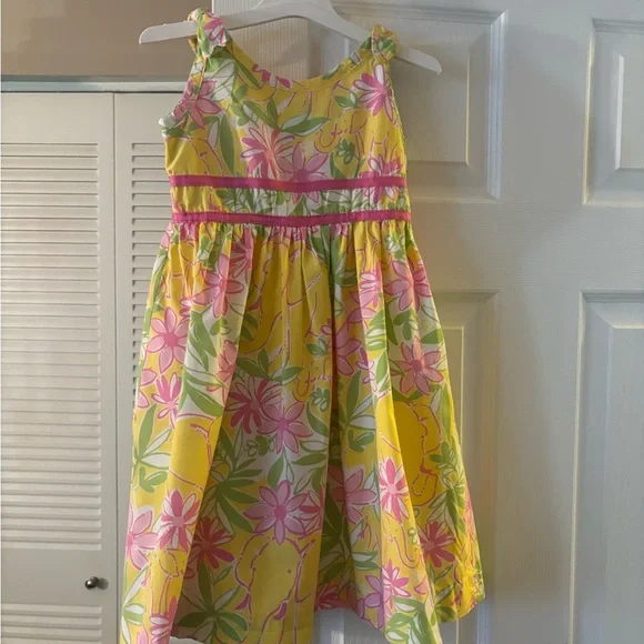 “HOST PICK “. LILLY PULITZER GIRL MULTI COLOR DRESS. - Picture 3 of 6